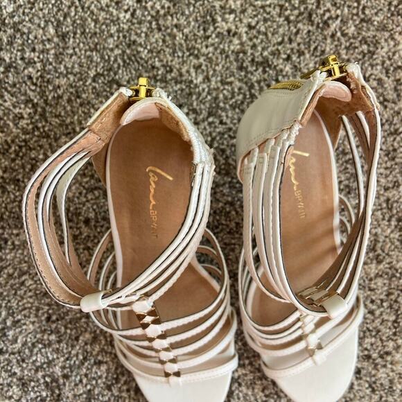 Lane Bryant strappy white heel with gold bows 7w new with defect - Picture 5 of 8